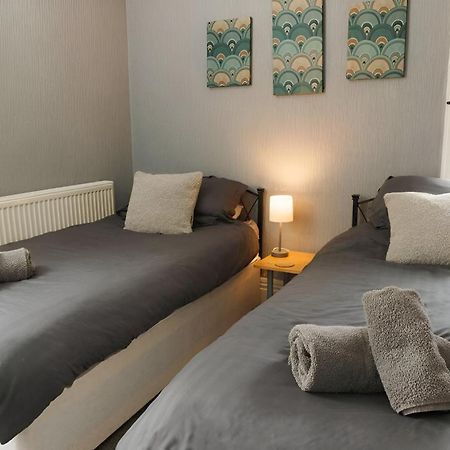 Seaside Solace 2Br With Scenic Coastline Views Лландидно Екстер'єр фото