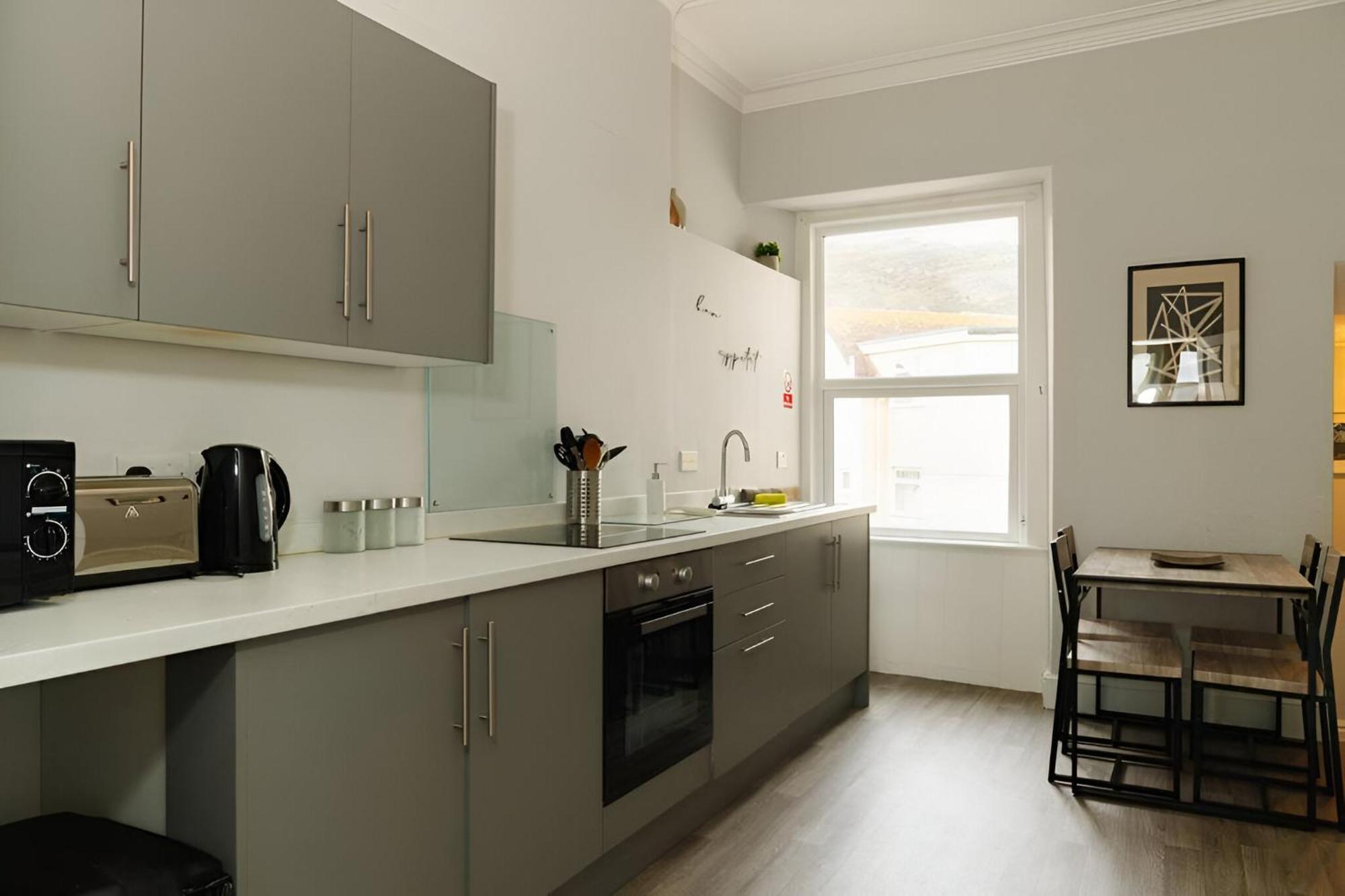 Seaside Solace 2Br With Scenic Coastline Views Лландидно Екстер'єр фото