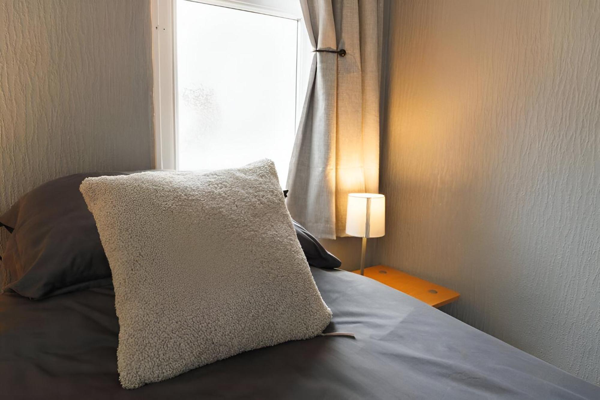 Seaside Solace 2Br With Scenic Coastline Views Лландидно Екстер'єр фото