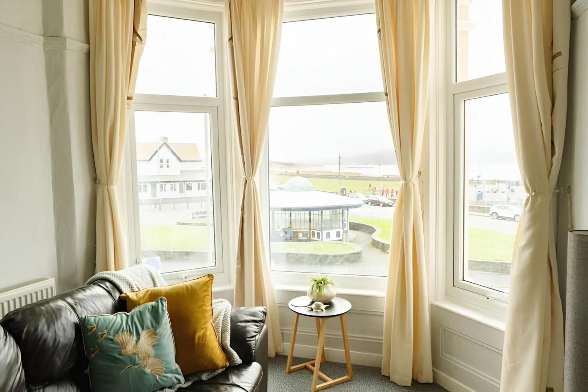 Seaside Solace 2Br With Scenic Coastline Views Лландидно Екстер'єр фото